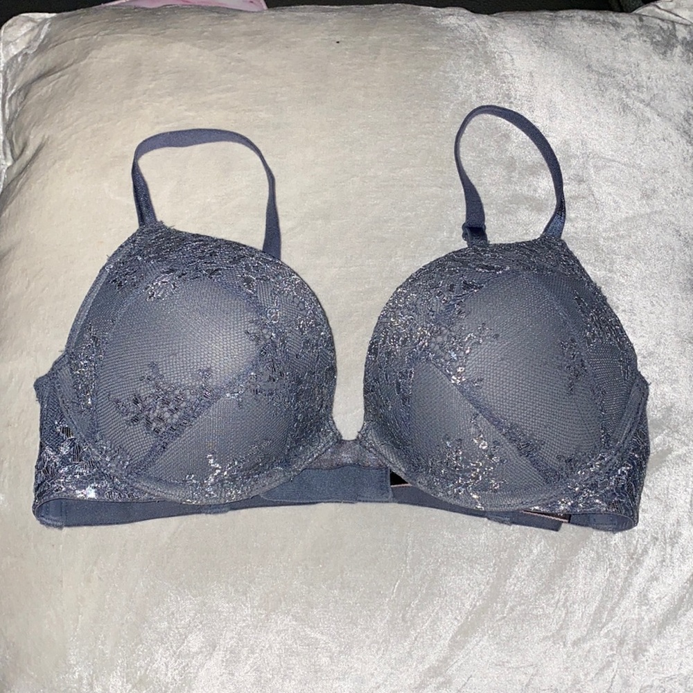 Victoria’s Secret Gray Laced Floral Push-up Bra